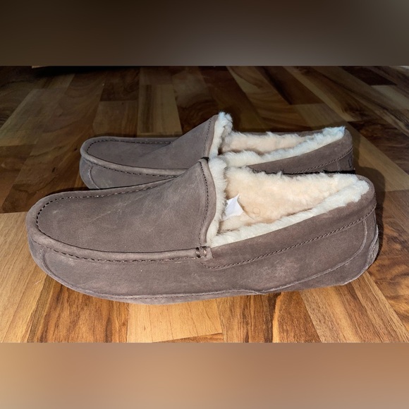 UGG Other - 👨🏻 UGGS AUSTRALIA MENS SLIPPERS. SIZE 9. 👨🏻